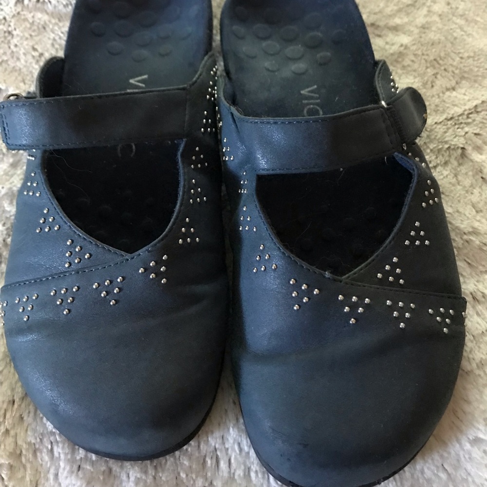 Vionic clogs